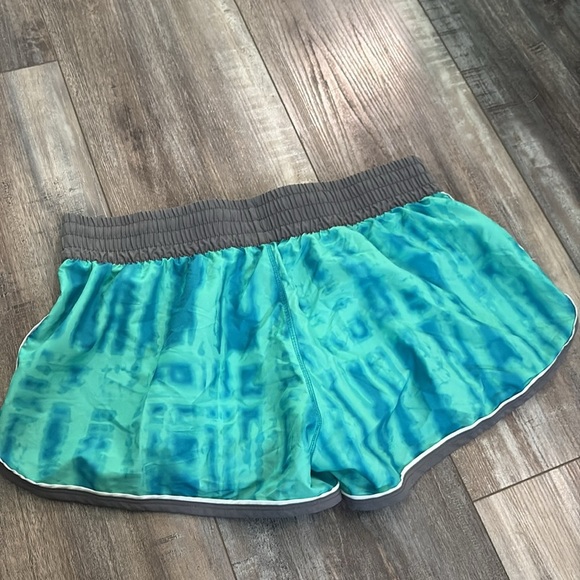Under Armour shorts blue and green tie dye large - Picture 5 of 9
